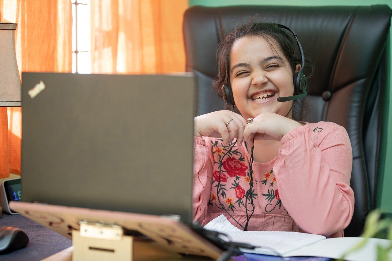 The Parents Guide to Helping Your Child Socialize during Remote and Online Learning